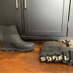 Black Sorel Chelsea Wedge Boot